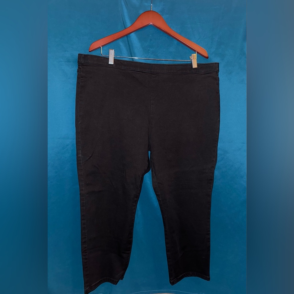 Jennifer Lopez Stretchy Black Capris